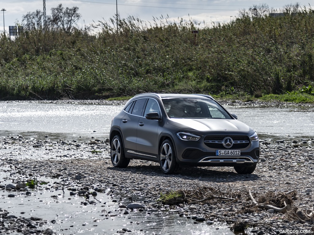 2021 Mercedes-Benz GLA 220d (Color: Mountain Grey Magno) - Front Three-Quarter