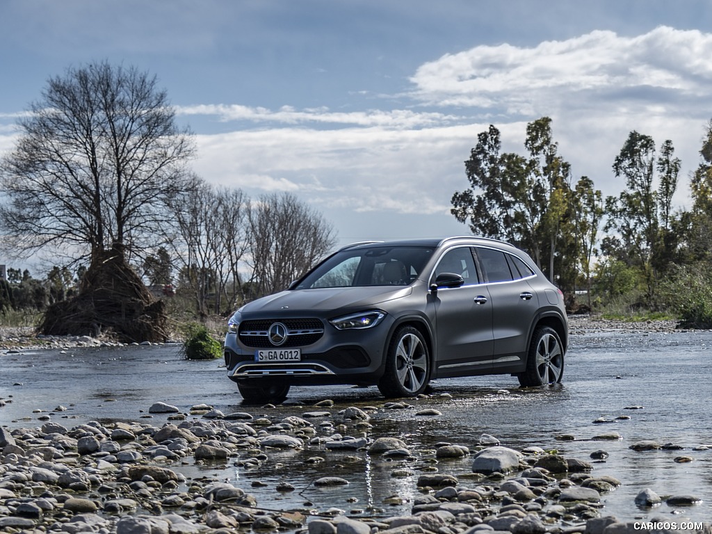 2021 Mercedes-Benz GLA 220d (Color: Mountain Grey Magno) - Front Three-Quarter