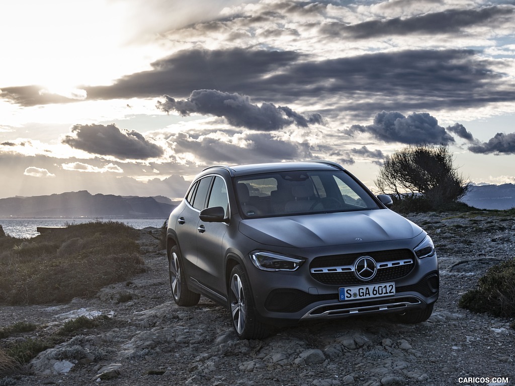 2021 Mercedes-Benz GLA 220d (Color: Mountain Grey Magno) - Front Three-Quarter