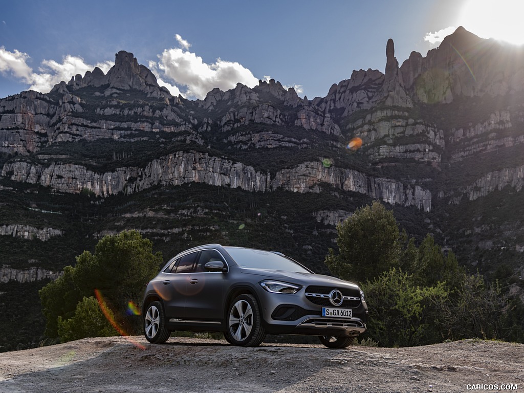 2021 Mercedes-Benz GLA 220d (Color: Mountain Grey Magno) - Front Three-Quarter