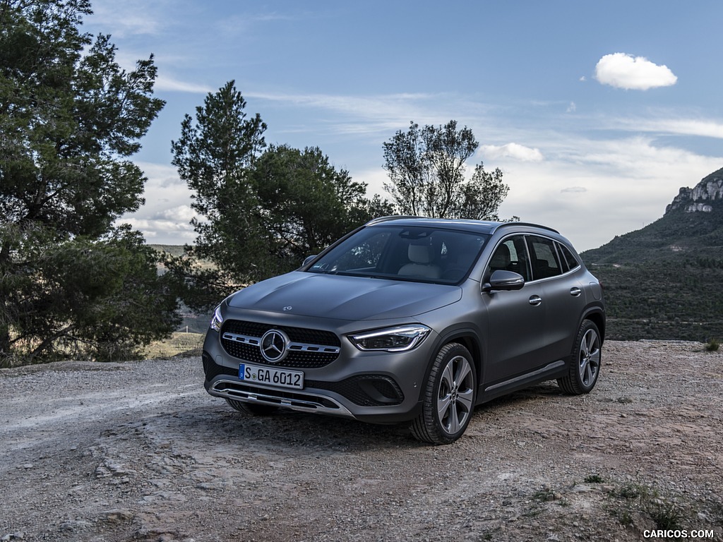 2021 Mercedes-Benz GLA 220d (Color: Mountain Grey Magno) - Front Three-Quarter