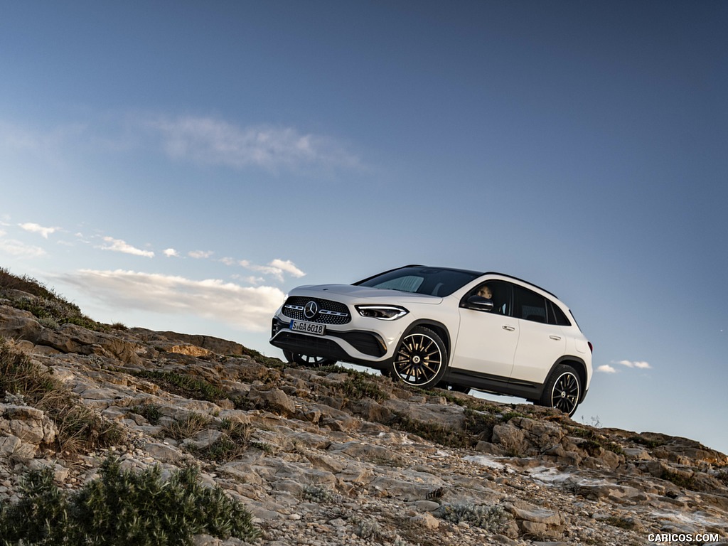 2021 Mercedes-Benz GLA 250 (Color: Digital White) - Front Three-Quarter