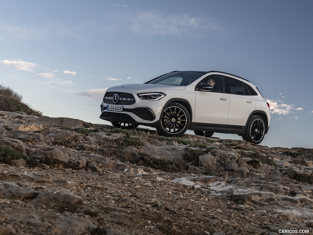 2021 Mercedes-Benz GLA 250 (Color: Digital White) - Front Three-Quarter