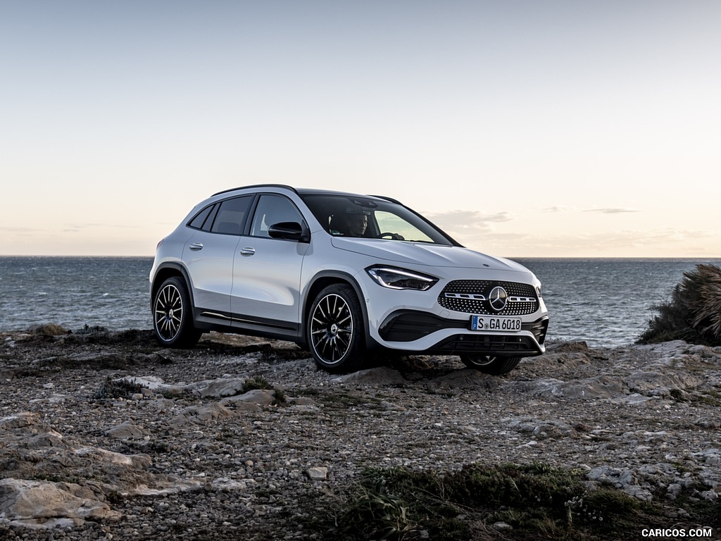 2021 Mercedes-Benz GLA 250 (Color: Digital White) - Front Three-Quarter