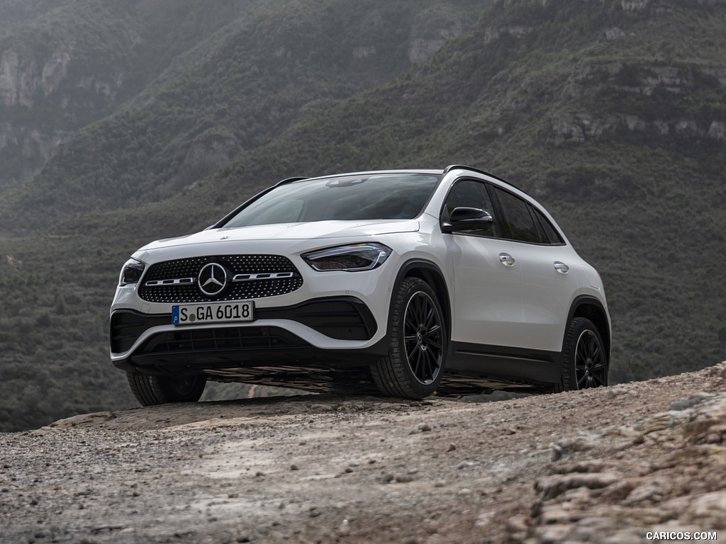 2021 Mercedes-Benz GLA 250 (Color: Digital White) - Front Three-Quarter