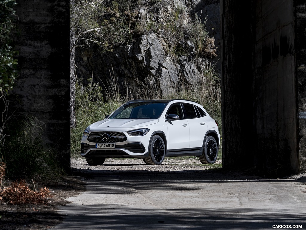 2021 Mercedes-Benz GLA 250 (Color: Digital White) - Front Three-Quarter