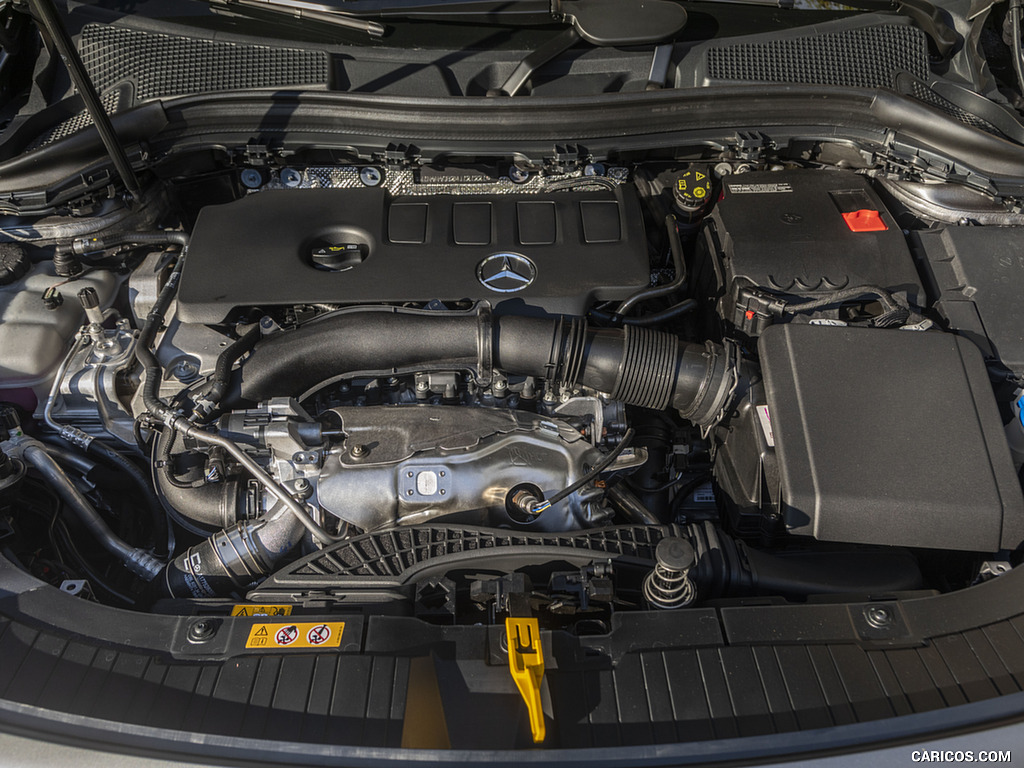 2021 Mercedes-Benz GLA 250 (US-Spec) - Engine