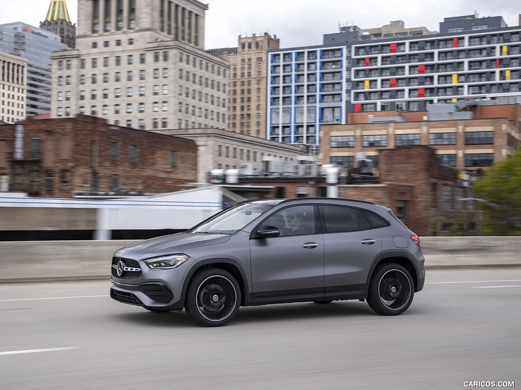 2021 Mercedes-Benz GLA 250 (US-Spec) - Front Three-Quarter