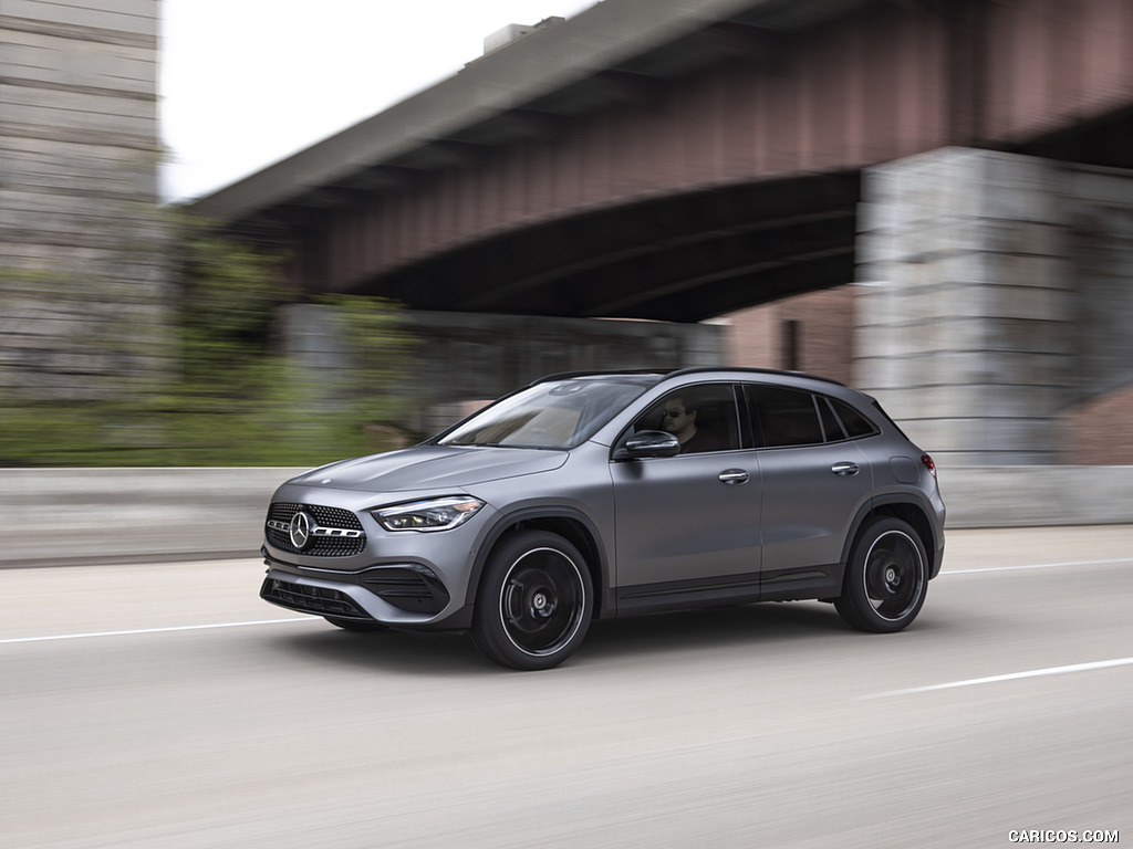 2021 Mercedes-Benz GLA 250 (US-Spec) - Front Three-Quarter