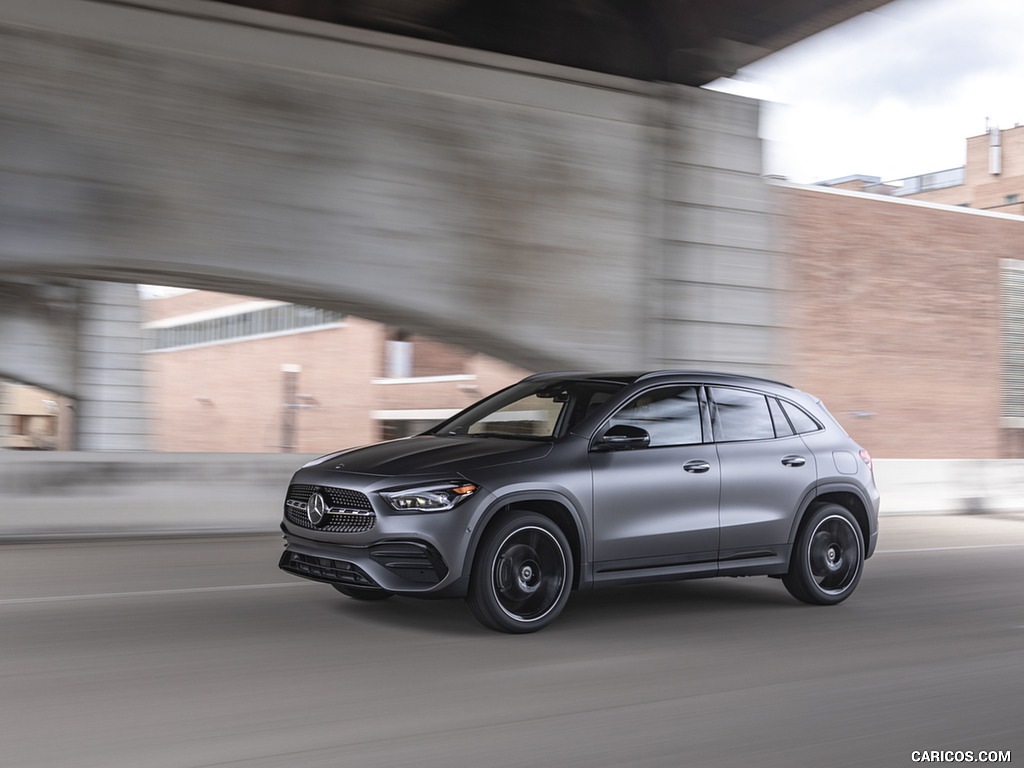 2021 Mercedes-Benz GLA 250 (US-Spec) - Front Three-Quarter