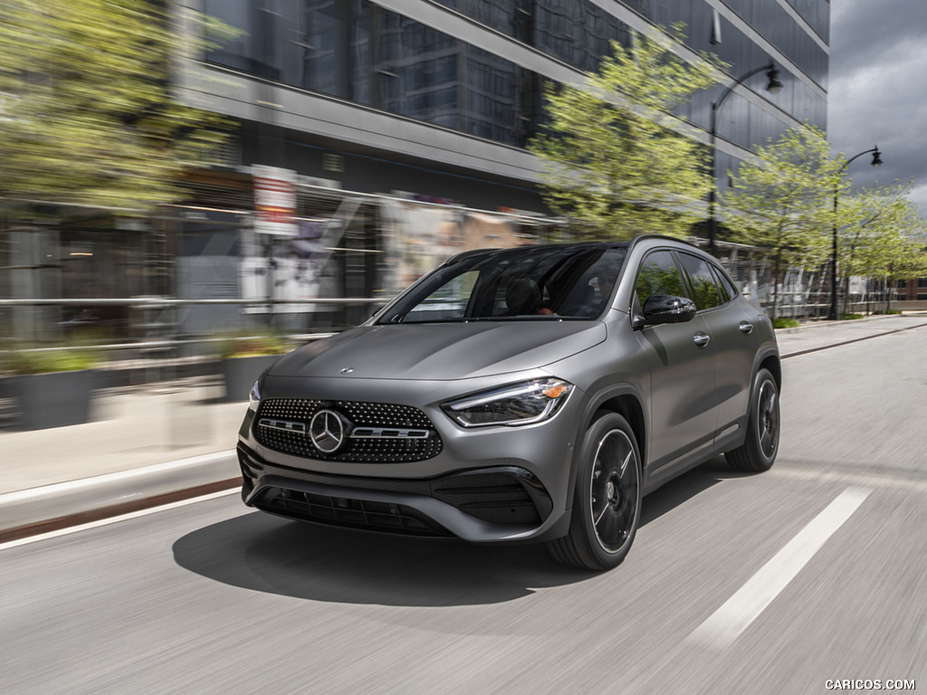 2021 Mercedes-Benz GLA 250 (US-Spec) - Front Three-Quarter