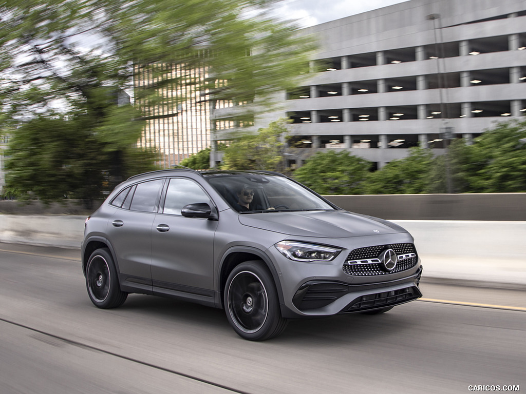 2021 Mercedes-Benz GLA 250 (US-Spec) - Front Three-Quarter