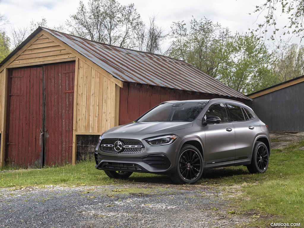 2021 Mercedes-Benz GLA 250 (US-Spec) - Front Three-Quarter