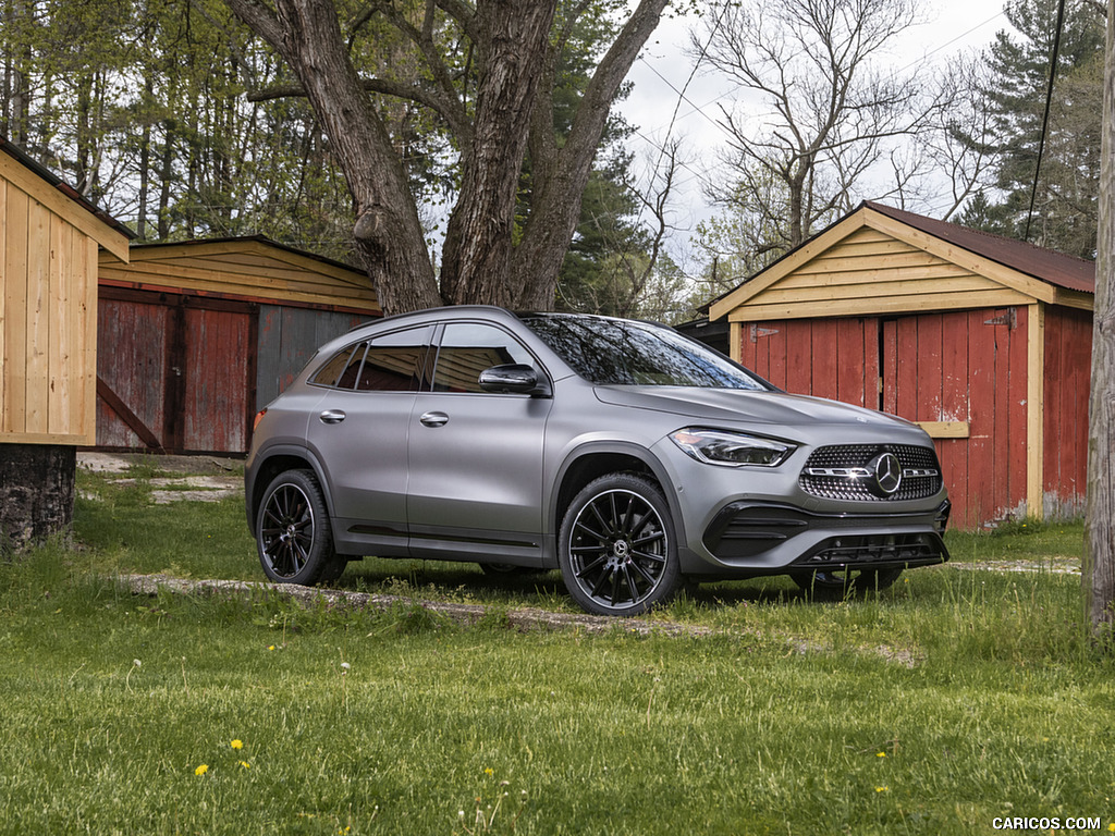 2021 Mercedes-Benz GLA 250 (US-Spec) - Front Three-Quarter