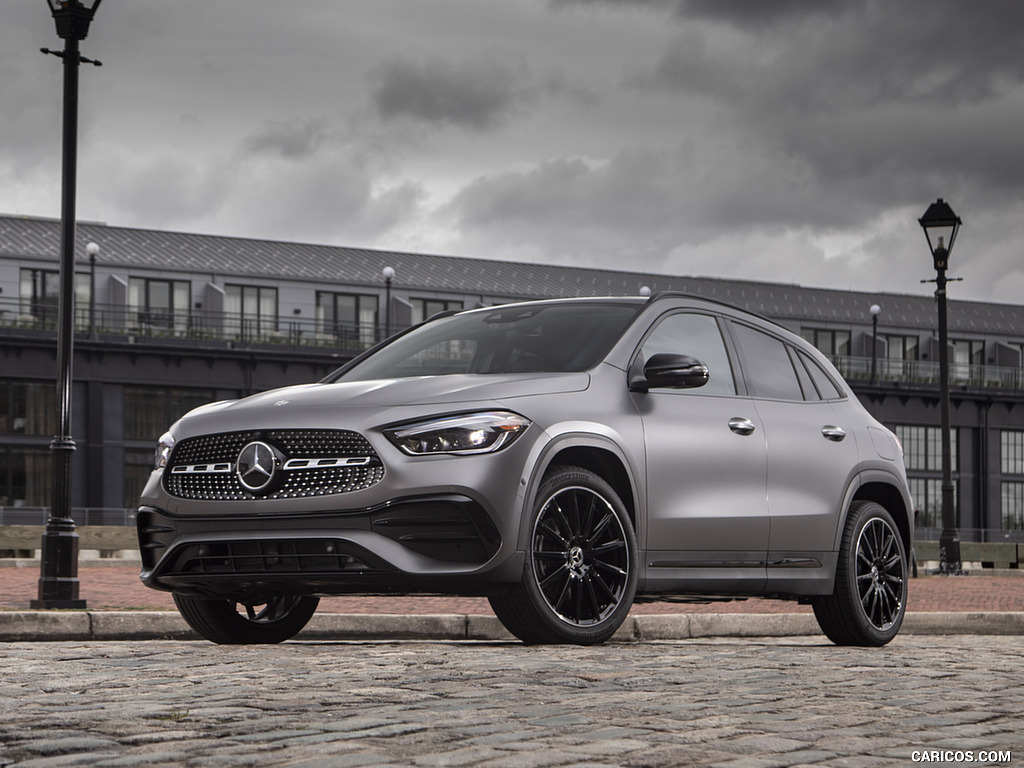 2021 Mercedes-Benz GLA 250 (US-Spec) - Front Three-Quarter