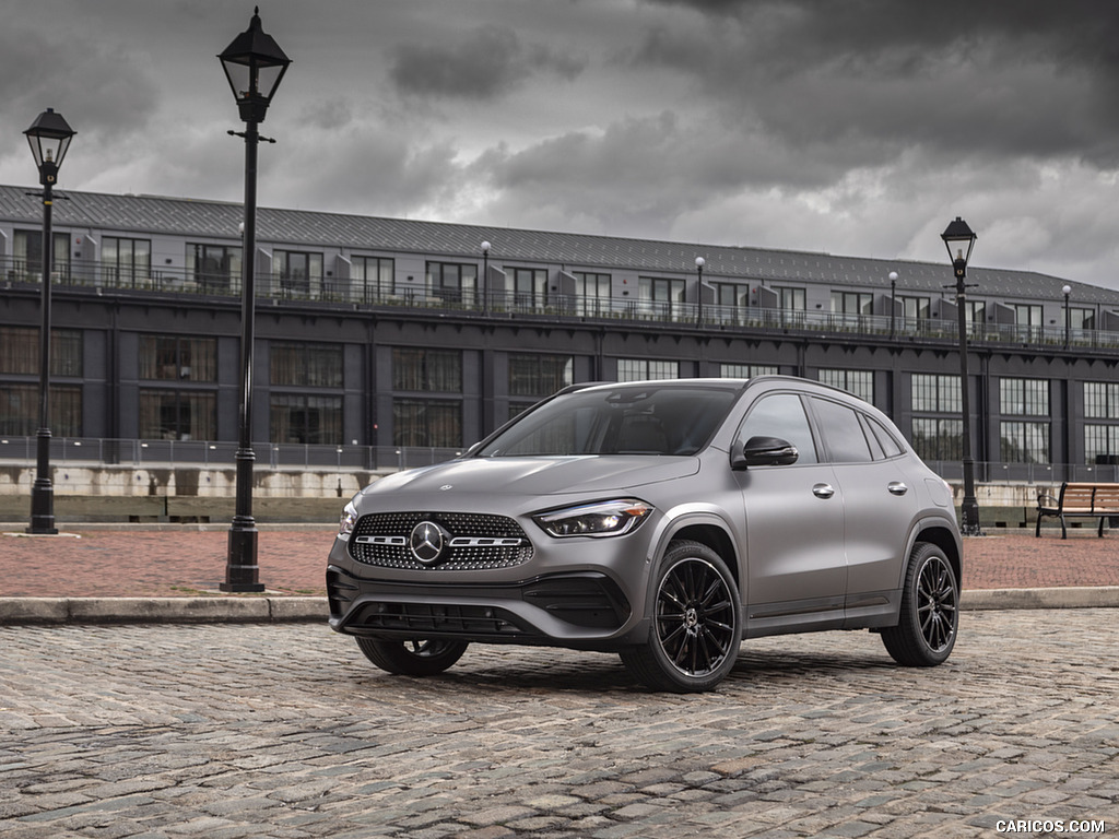 2021 Mercedes-Benz GLA 250 (US-Spec) - Front Three-Quarter