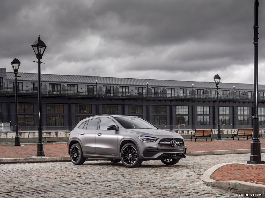 2021 Mercedes-Benz GLA 250 (US-Spec) - Front Three-Quarter