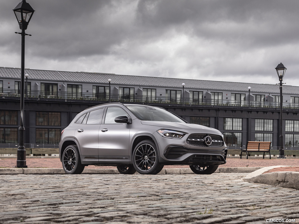 2021 Mercedes-Benz GLA 250 (US-Spec) - Front Three-Quarter