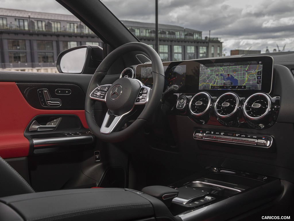 2021 Mercedes-Benz GLA 250 (US-Spec) - Interior