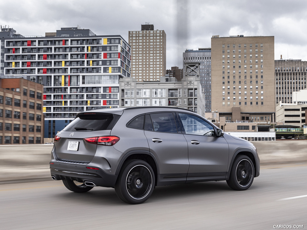 2021 Mercedes-Benz GLA 250 (US-Spec) - Rear Three-Quarter