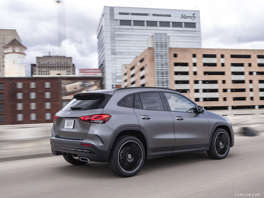 2021 Mercedes-Benz GLA 250 (US-Spec) - Rear Three-Quarter