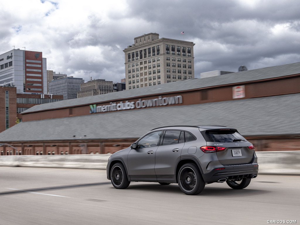 2021 Mercedes-Benz GLA 250 (US-Spec) - Rear Three-Quarter