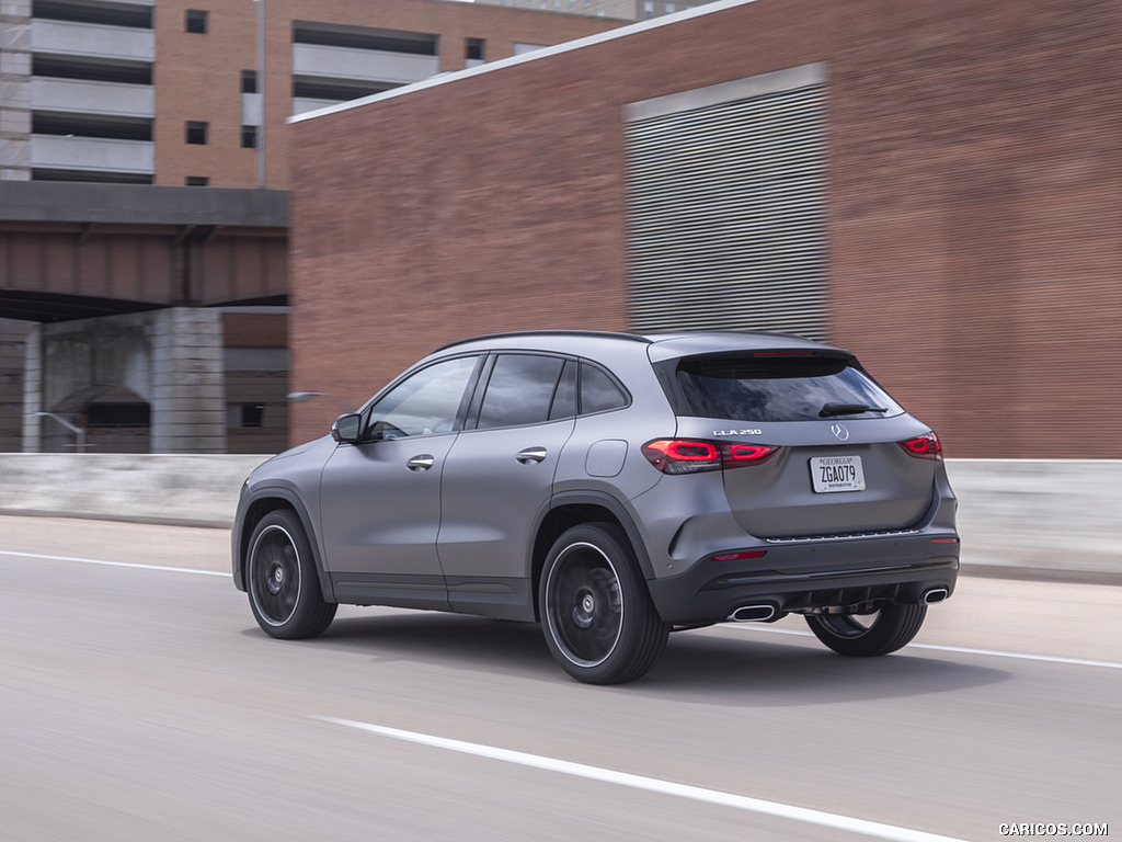 2021 Mercedes-Benz GLA 250 (US-Spec) - Rear Three-Quarter