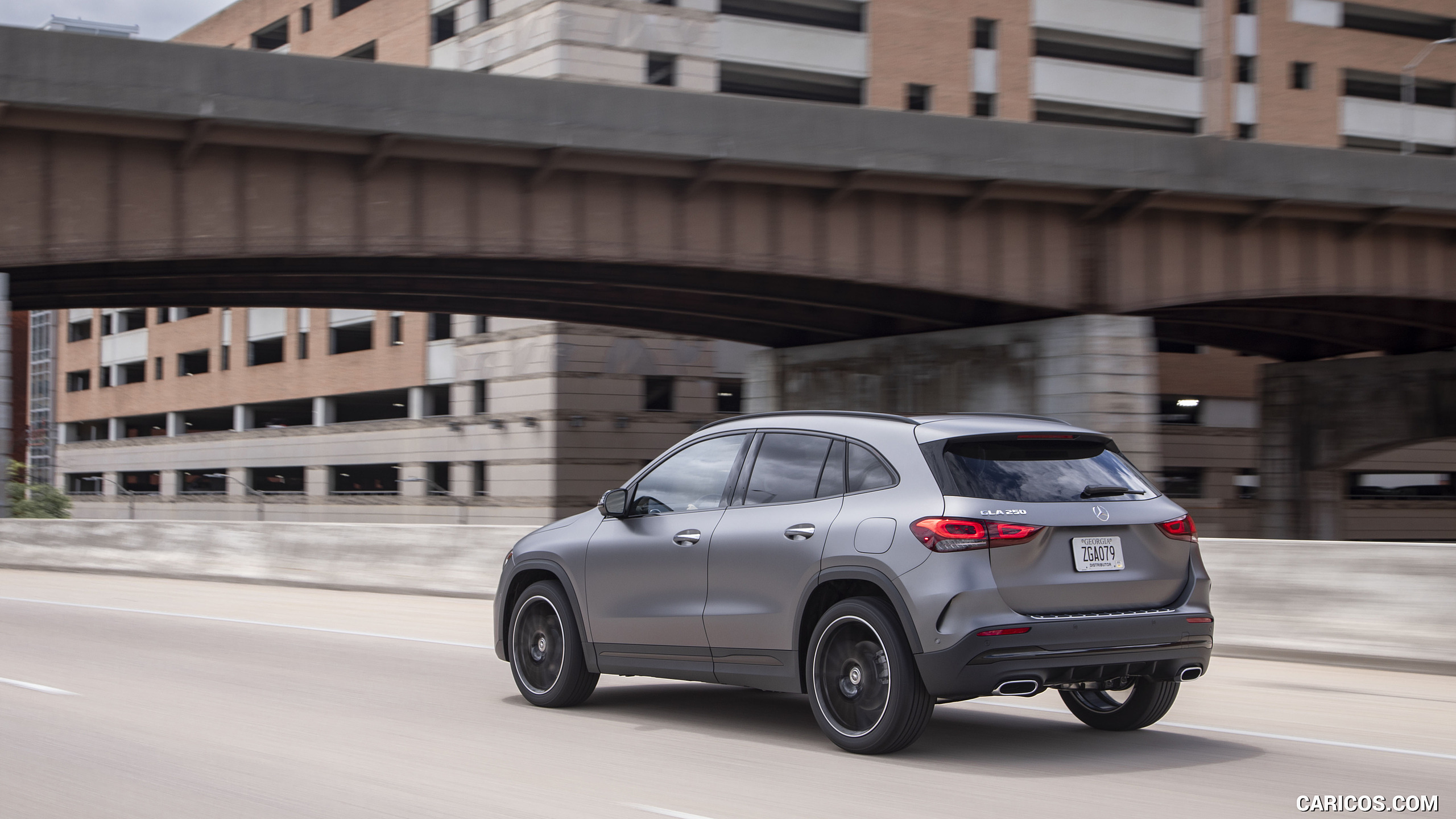 2021 Mercedes-Benz GLA 250 (US-Spec) - Rear Three-Quarter | Caricos