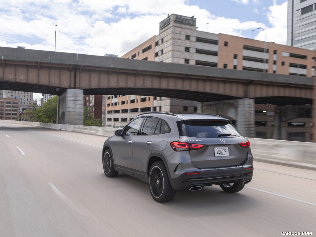 2021 Mercedes-Benz GLA 250 (US-Spec) - Rear Three-Quarter