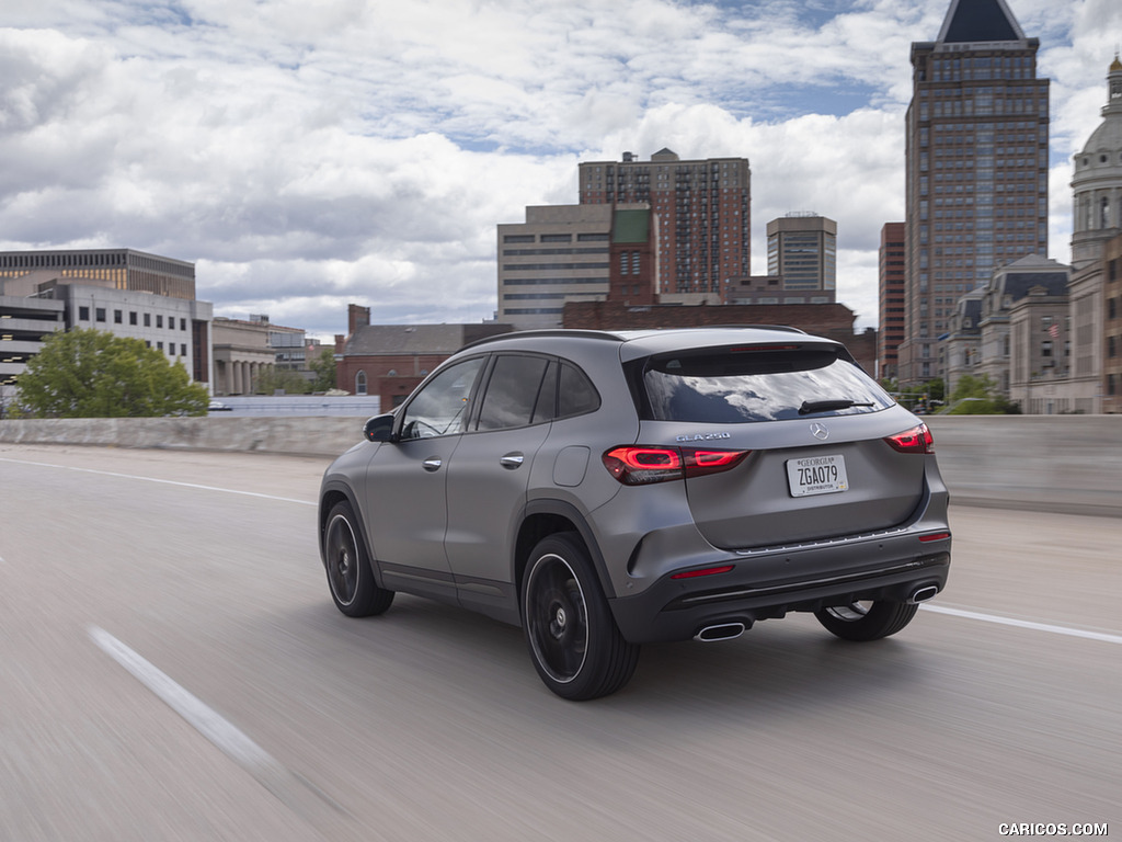 2021 Mercedes-Benz GLA 250 (US-Spec) - Rear Three-Quarter