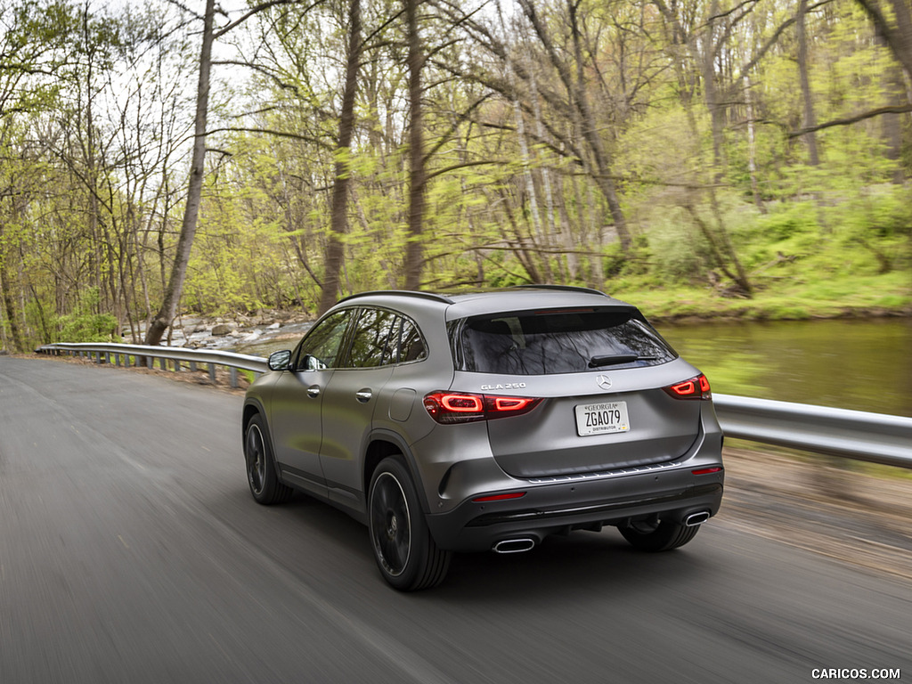 2021 Mercedes-Benz GLA 250 (US-Spec) - Rear Three-Quarter