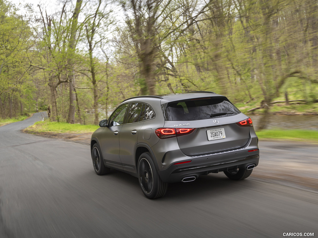 2021 Mercedes-Benz GLA 250 (US-Spec) - Rear Three-Quarter