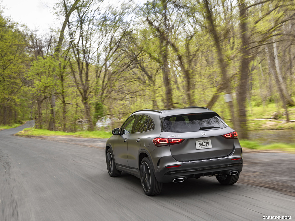 2021 Mercedes-Benz GLA 250 (US-Spec) - Rear Three-Quarter