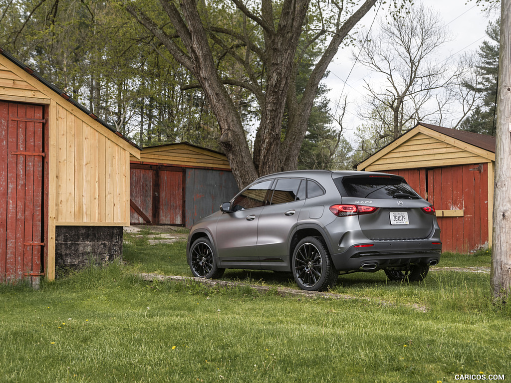 2021 Mercedes-Benz GLA 250 (US-Spec) - Rear Three-Quarter