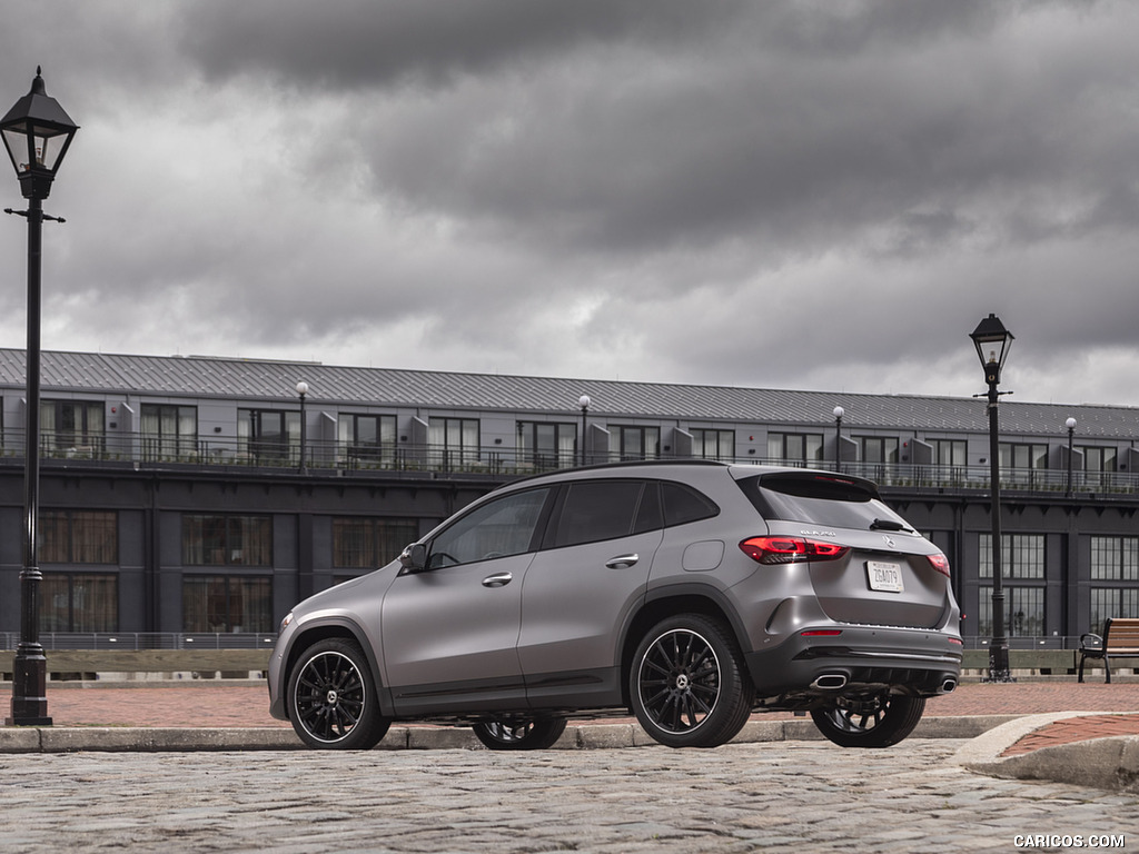 2021 Mercedes-Benz GLA 250 (US-Spec) - Rear Three-Quarter