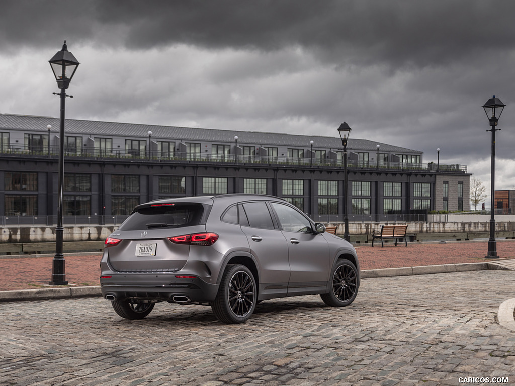 2021 Mercedes-Benz GLA 250 (US-Spec) - Rear Three-Quarter