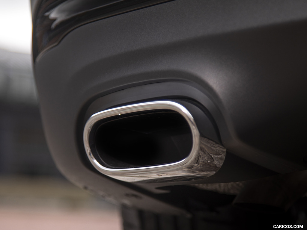 2021 Mercedes-Benz GLA 250 (US-Spec) - Tailpipe