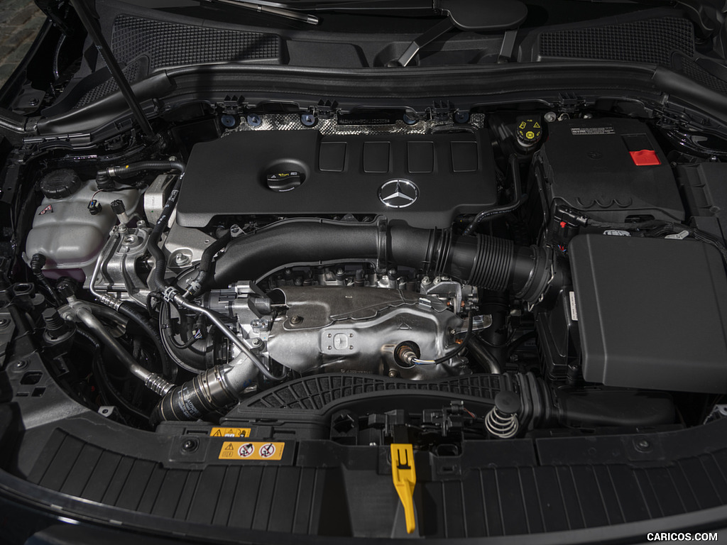 2021 Mercedes-Benz GLA 250 4MATIC (US-Spec) - Engine