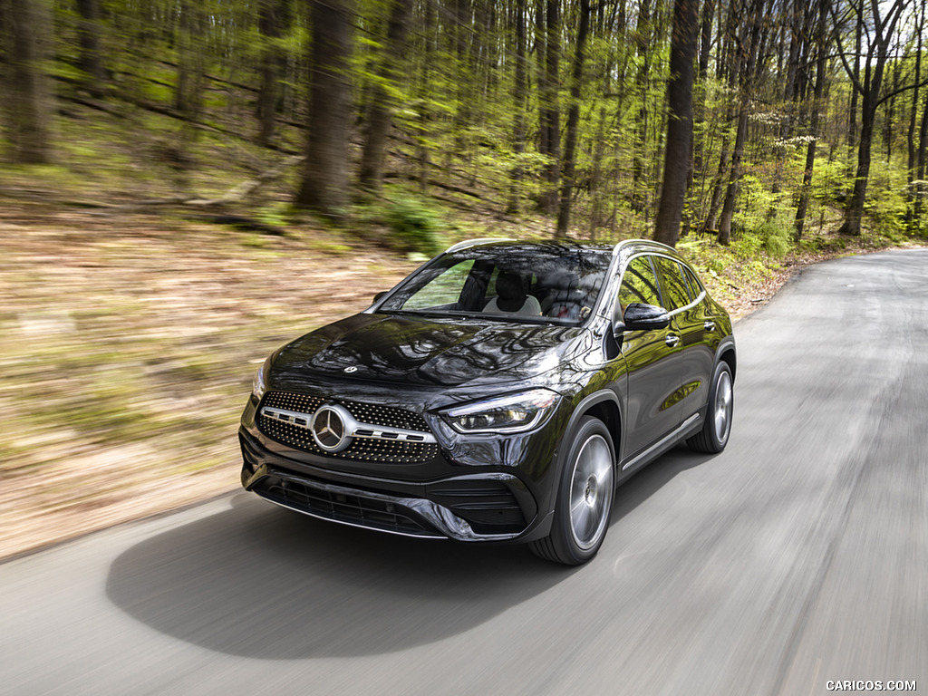 2021 Mercedes-Benz GLA 250 4MATIC (US-Spec) - Front