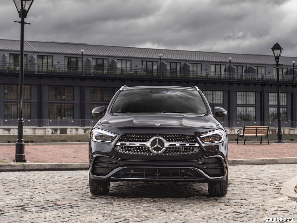 2021 Mercedes-Benz GLA 250 4MATIC (US-Spec) - Front