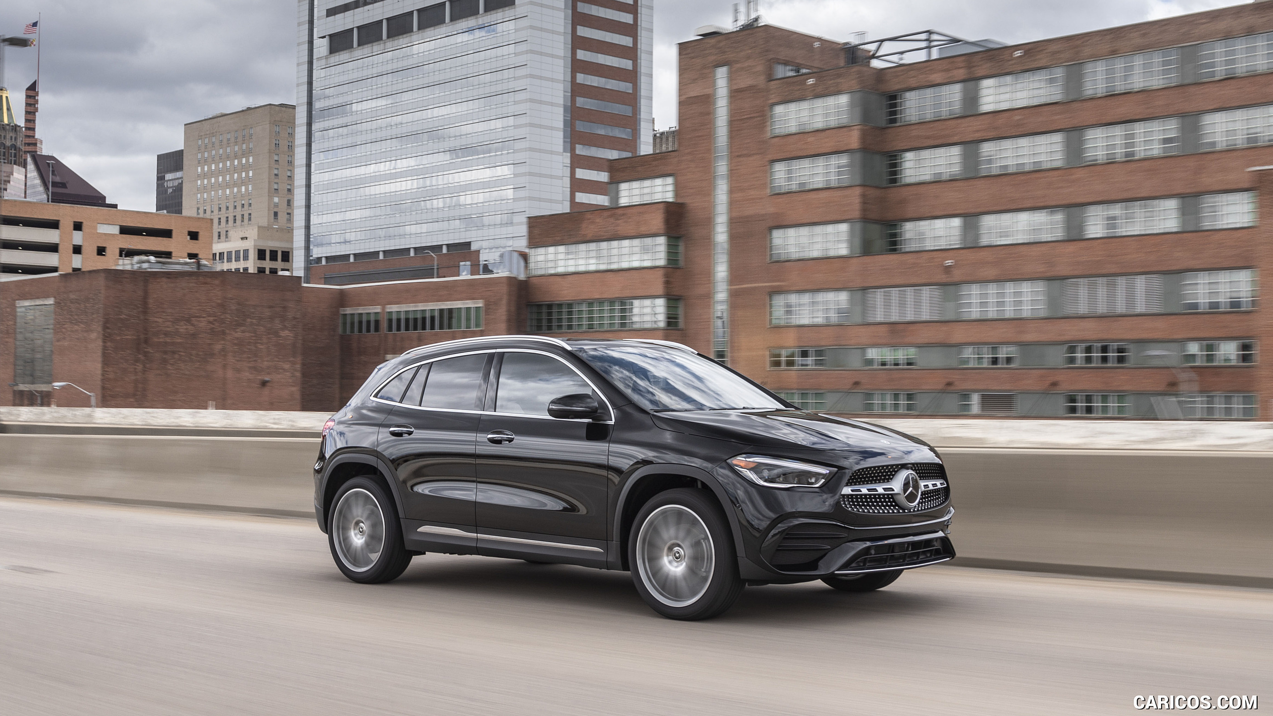 2021 Mercedes-Benz GLA 250 4MATIC (US-Spec) - Front Three-Quarter | Caricos