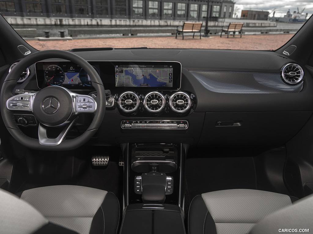 2021 Mercedes-Benz GLA 250 4MATIC (US-Spec) - Interior, Cockpit