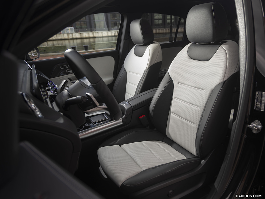 2021 Mercedes-Benz GLA 250 4MATIC (US-Spec) - Interior, Front Seats