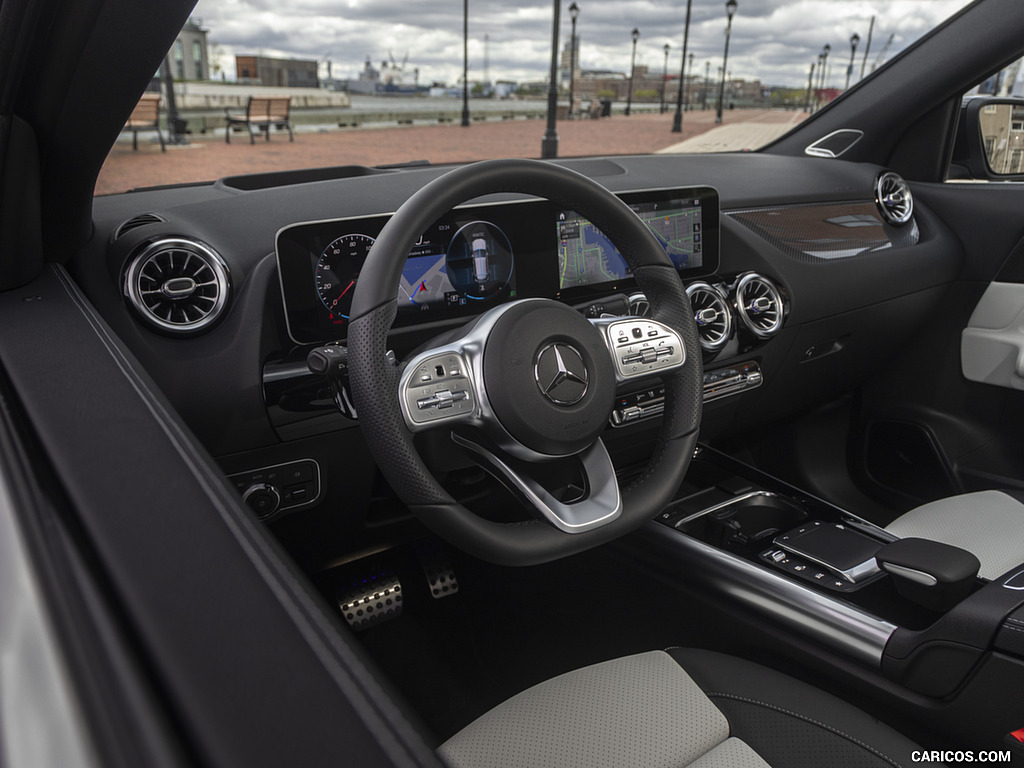 2021 Mercedes-Benz GLA 250 4MATIC (US-Spec) - Interior