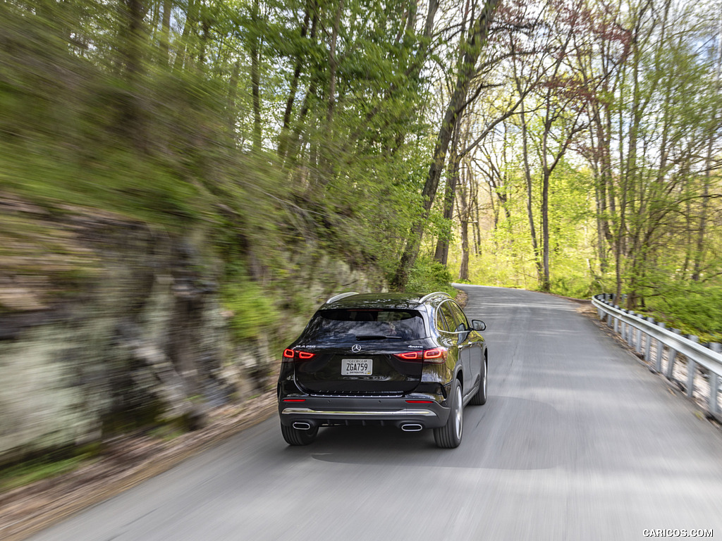 2021 Mercedes-Benz GLA 250 4MATIC (US-Spec) - Rear