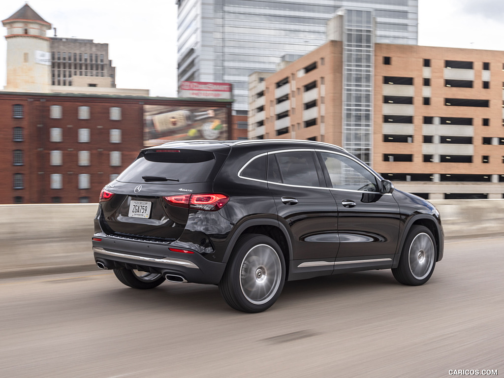 2021 Mercedes-Benz GLA 250 4MATIC (US-Spec) - Rear Three-Quarter