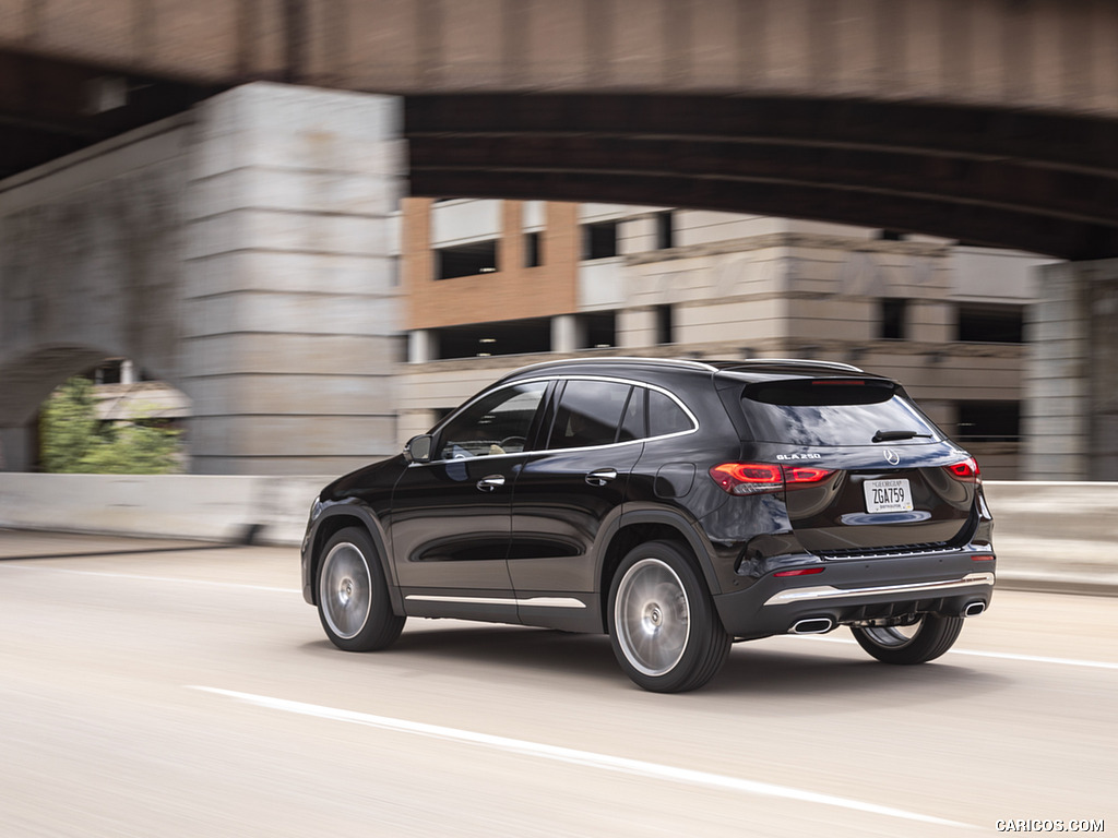 2021 Mercedes-Benz GLA 250 4MATIC (US-Spec) - Rear Three-Quarter