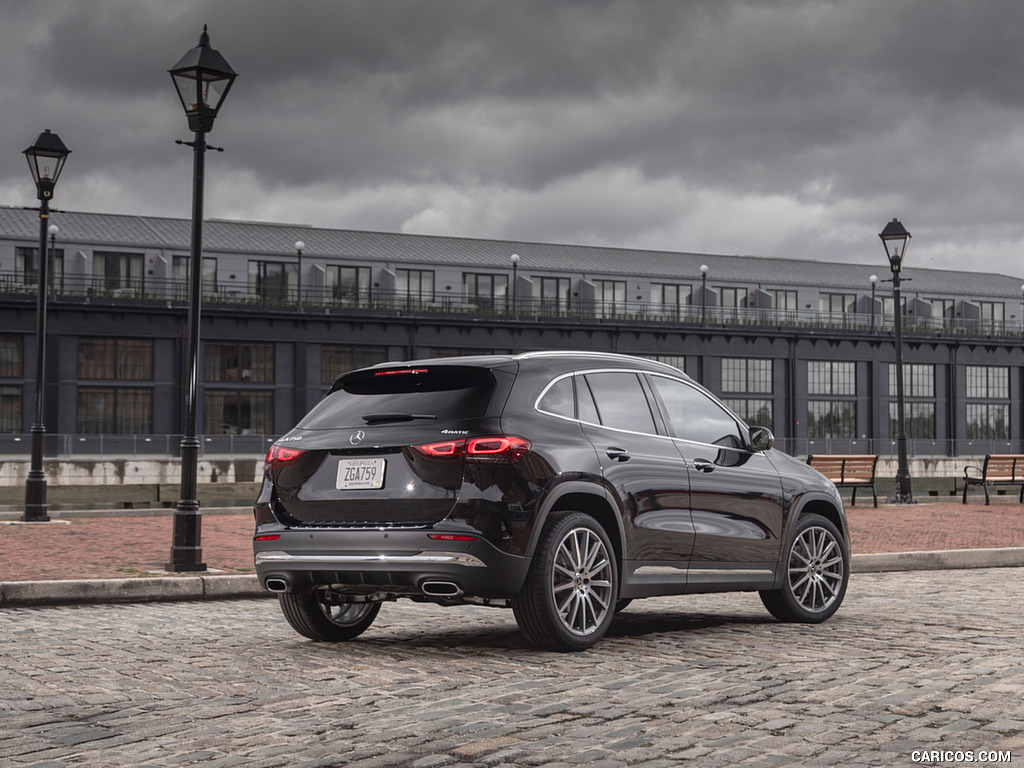 2021 Mercedes-Benz GLA 250 4MATIC (US-Spec) - Rear Three-Quarter