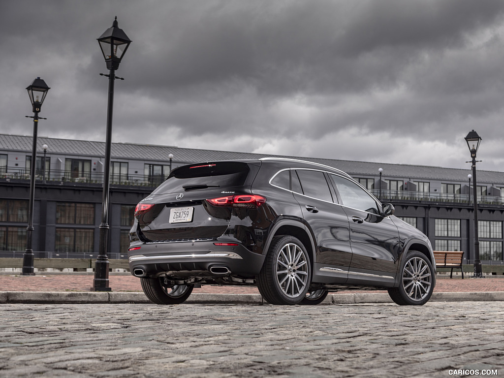 2021 Mercedes-Benz GLA 250 4MATIC (US-Spec) - Rear Three-Quarter