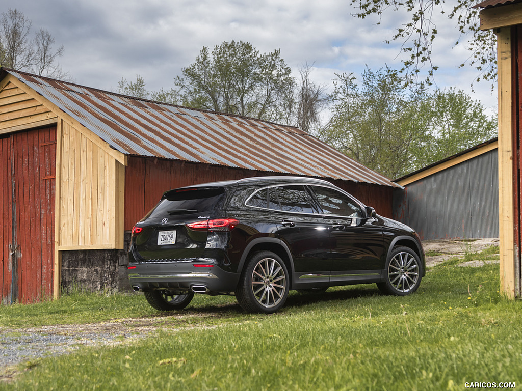 2021 Mercedes-Benz GLA 250 4MATIC (US-Spec) - Rear Three-Quarter